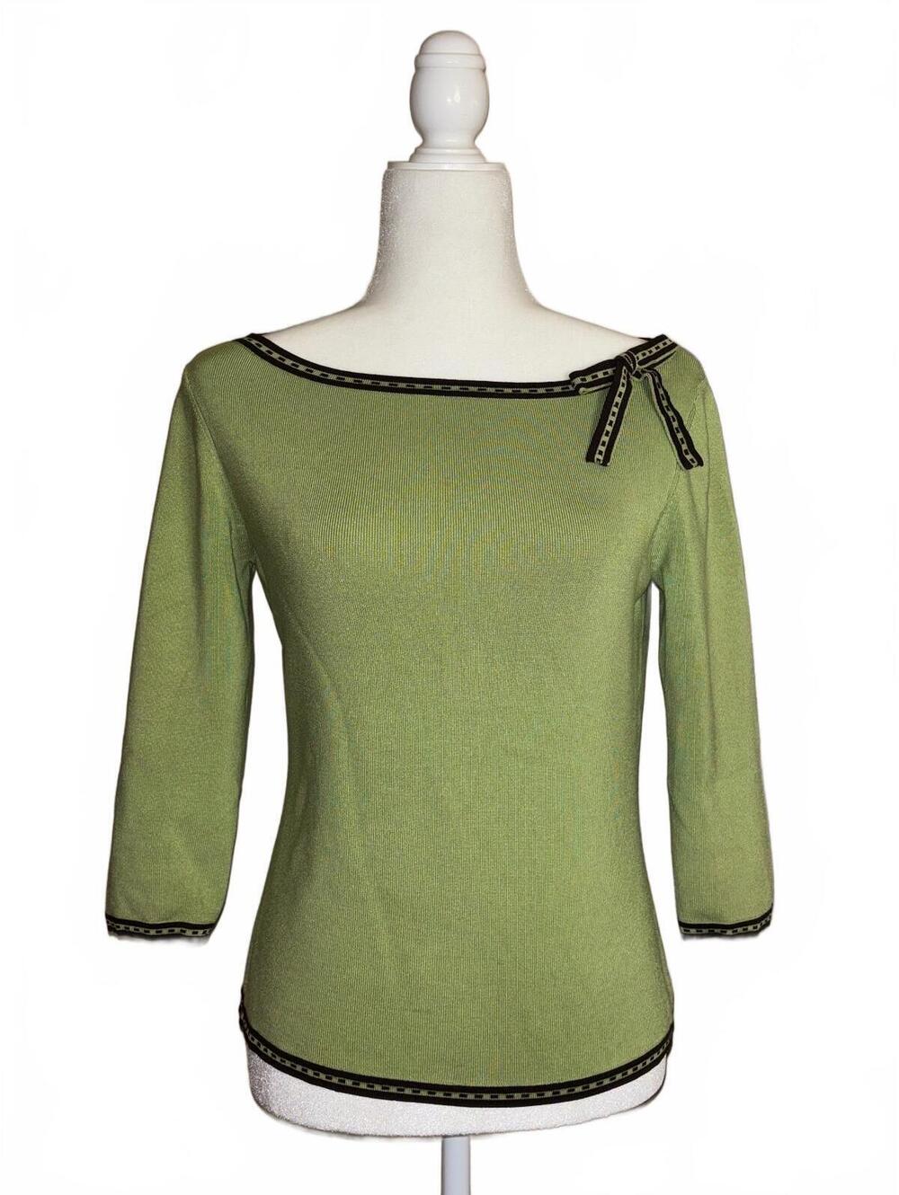 This Ilyse Hart LTD top is a vintage knit piece